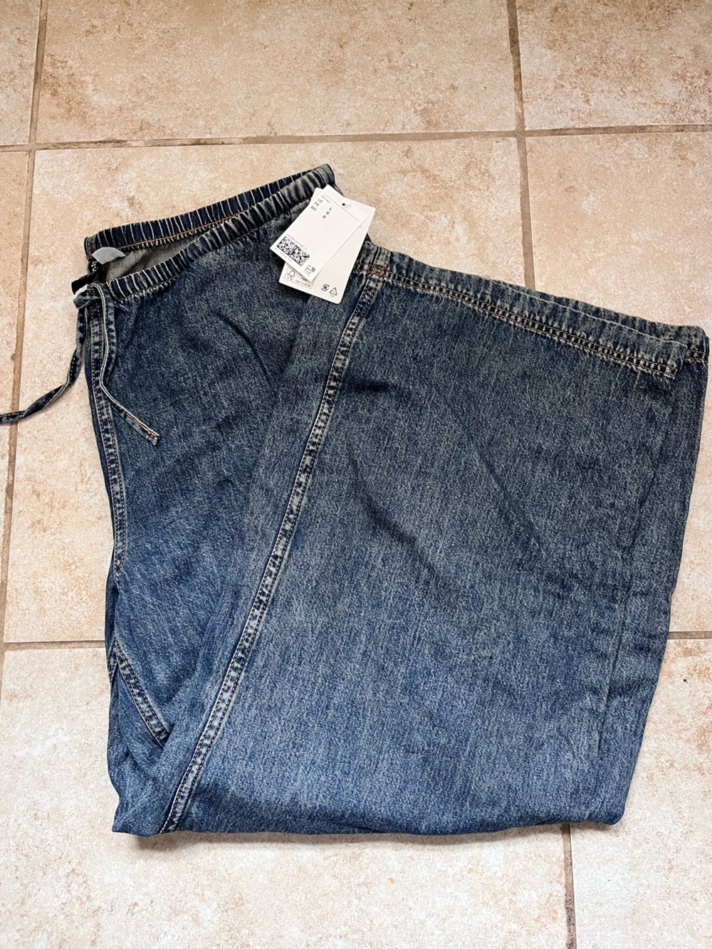H&M Divided Dark Blue Denim Skirt with Contrast Stitching